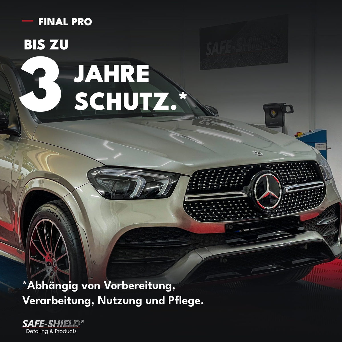Wasserperlen auf keramikversiegeltem Autolack zeigen die starke Hydrophobie von Final PRO